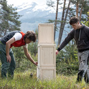 Il progetto IncasTree ha coinvolto PEFC Italia, il Centro di Formazione Professionale ENAIP di Tesero &ndash; prima scuola al mondo certificata PEFC &ndash;, Associazione Artigiani Confartigianato Trentino e cinque aziende del settore legno-arredo, creando una rete tra scuola, imprese e territorio