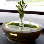 Tappo XL tavolino in cartone con licheni ed illuminazione a LED, un esempio di ecodesign adatto a tutti gli ambienti  - Design Giorgio Caporaso per Lessmore