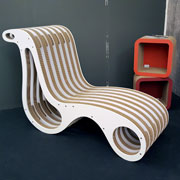 Chaise longue X2Chair con finiture bianche e moduli Moretto. Design Giorgio Caporaso per  Lessmore
