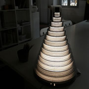 Albero di Natale in cartone con illuminazione LED, colore avana naturale e silver (altezza 55 cm) - Lessmore